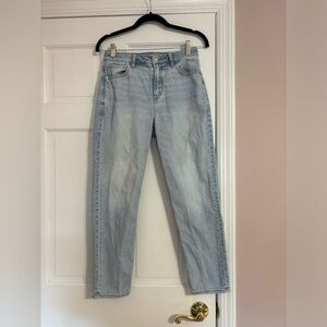 American Eagle Women’s “Mom Jeans” Light wash 2 SHORT